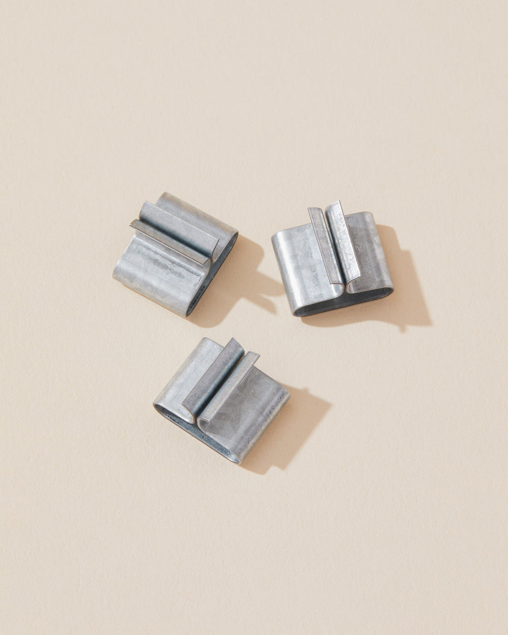 pre-inserted wood wick clips